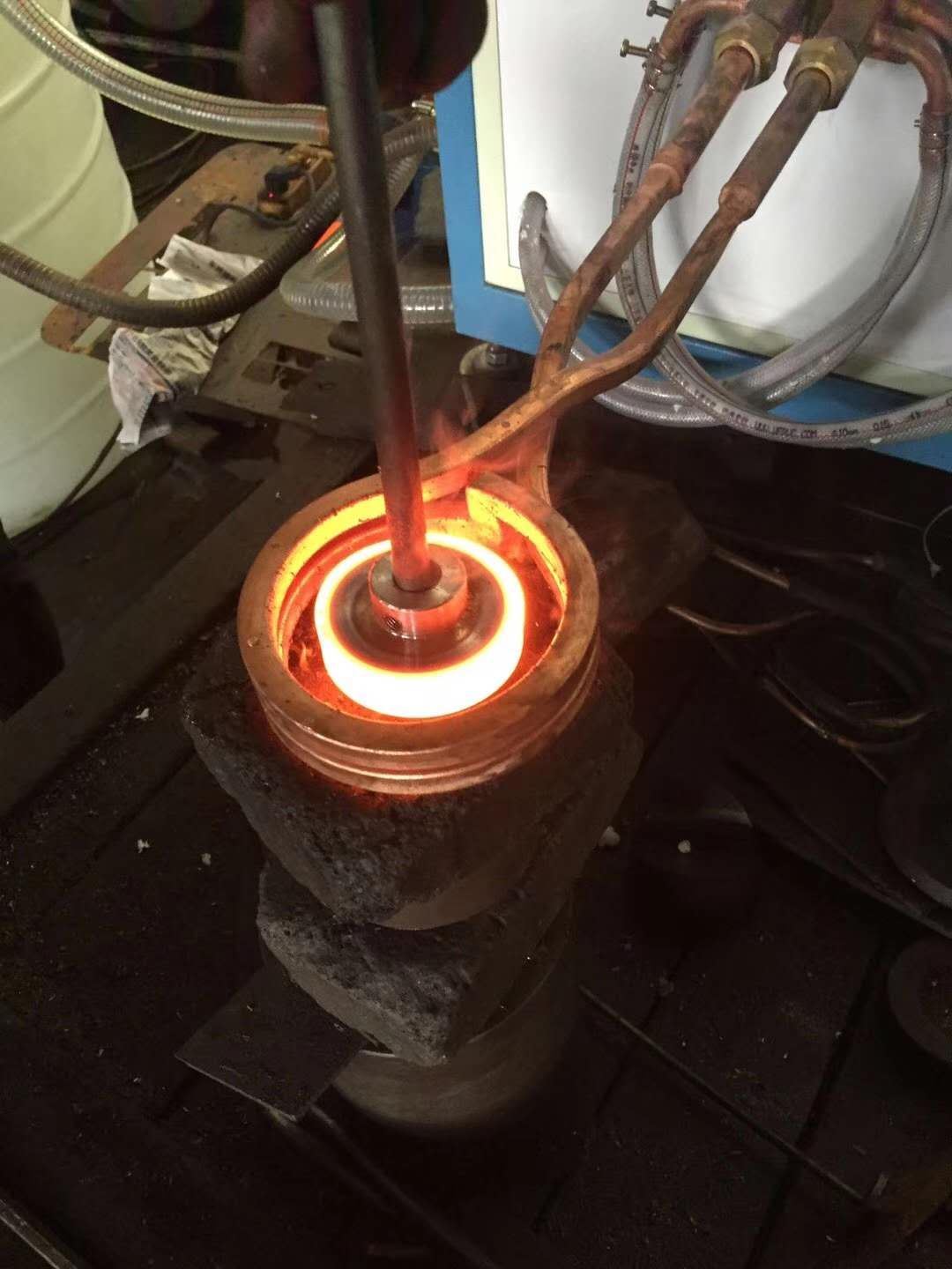 高頻感應加熱設備的發展與應用介紹 高頻感應加熱設備的發展與應用介紹